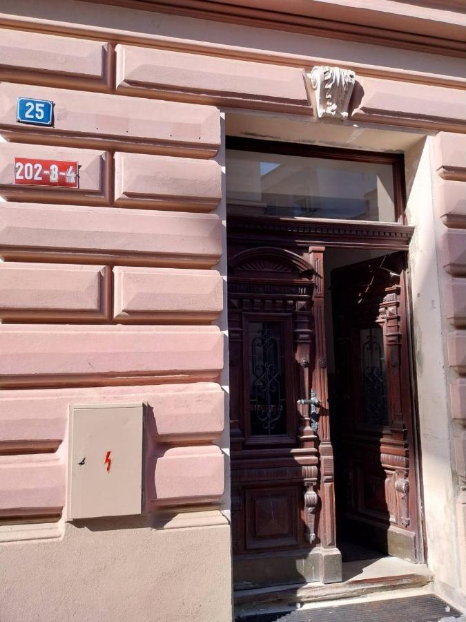 Byt 2+Kk Na Velkem Namesti Hradec Kralove Exterior photo