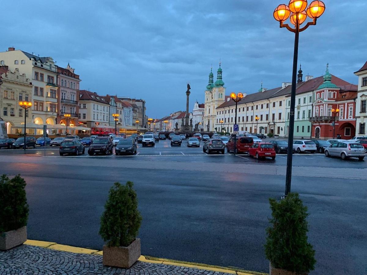 Byt 2+Kk Na Velkem Namesti Hradec Kralove Exterior photo